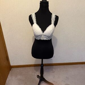 VALENTINE’S VIXON! Aerie White Lace Bralette